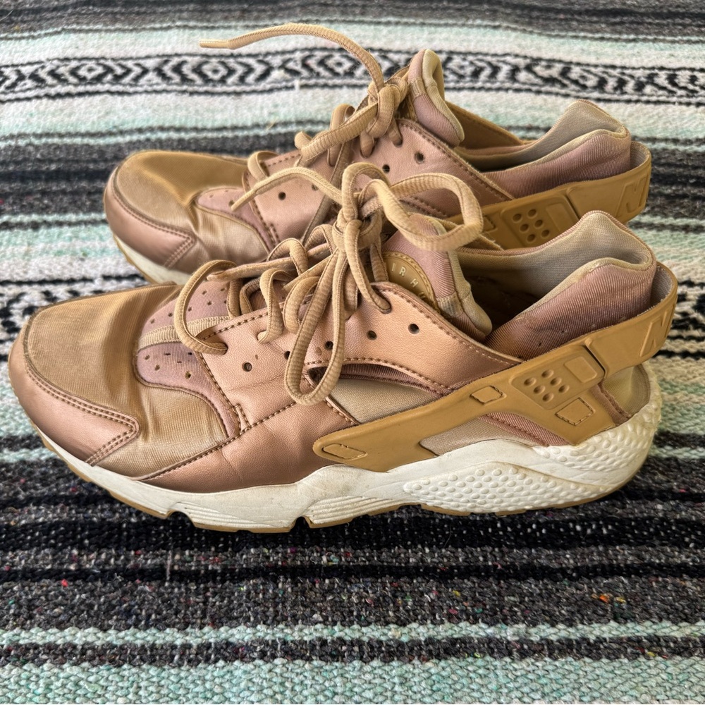 Nike Rose Gold Air Huarache Run Premium W10